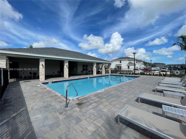 Дом в аренду по адресу 848 SE 17th St 0 - фото 5841056