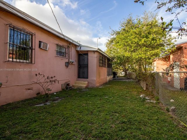 Продажа дома по адресу 13493 NW 8th Ave - фото 5535853