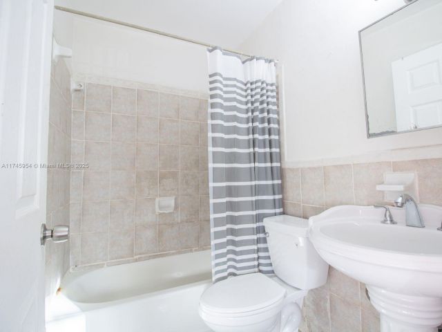 Продажа дома по адресу 13493 NW 8th Ave - фото 5535856