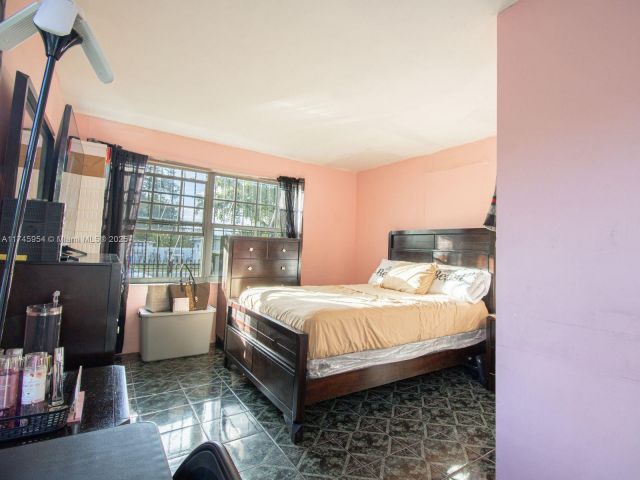 Продажа дома по адресу 13493 NW 8th Ave - фото 5535857