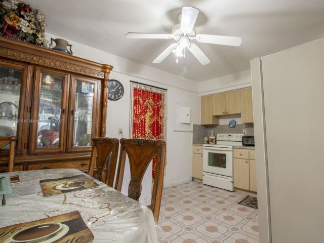 Продажа дома по адресу 13493 NW 8th Ave - фото 5535859