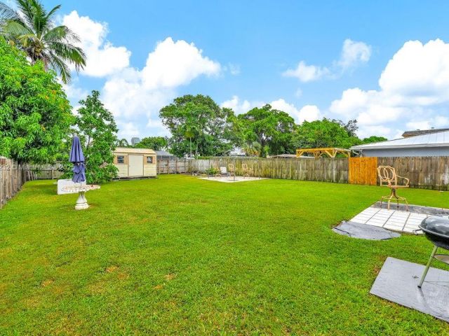 Продажа дома по адресу 713 SW 6th Ave - фото 6062052