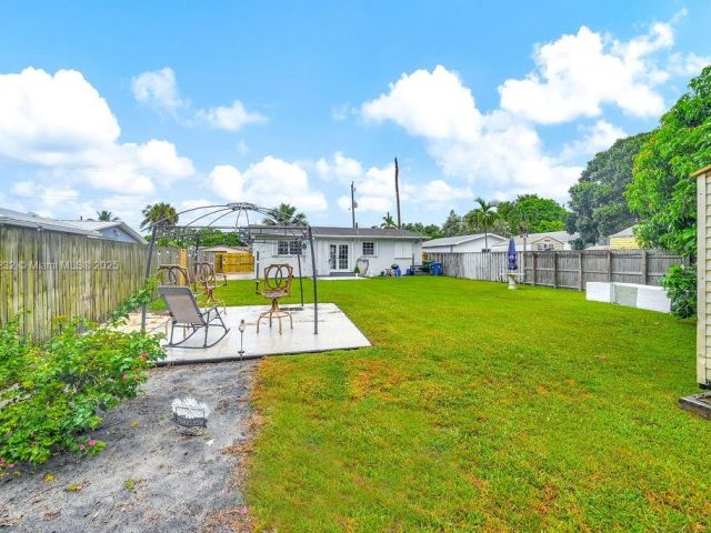 Продажа дома по адресу 713 SW 6th Ave - фото 6062053