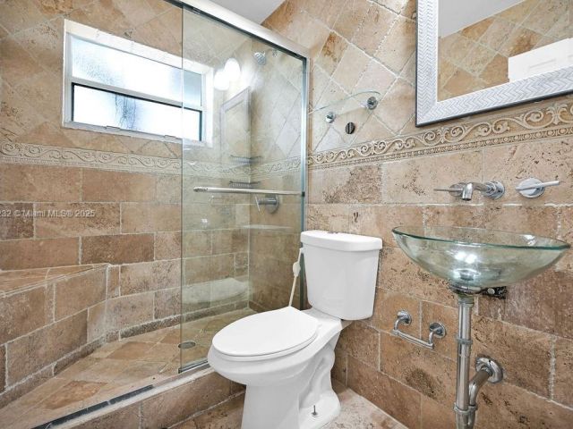 Продажа дома по адресу 713 SW 6th Ave - фото 6062054