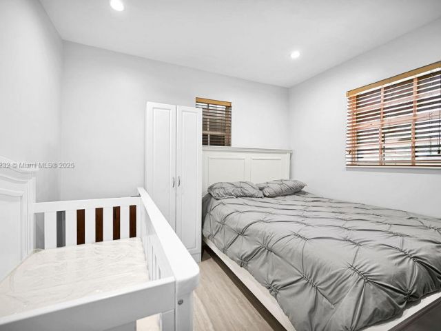 Продажа дома по адресу 713 SW 6th Ave - фото 6062056