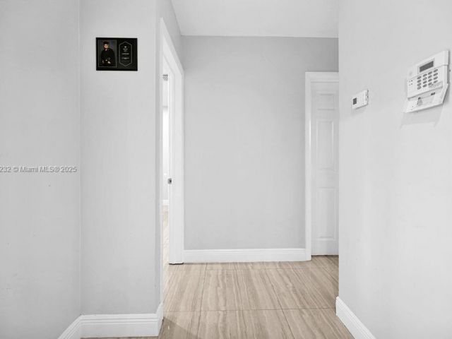 Продажа дома по адресу 713 SW 6th Ave - фото 6062059