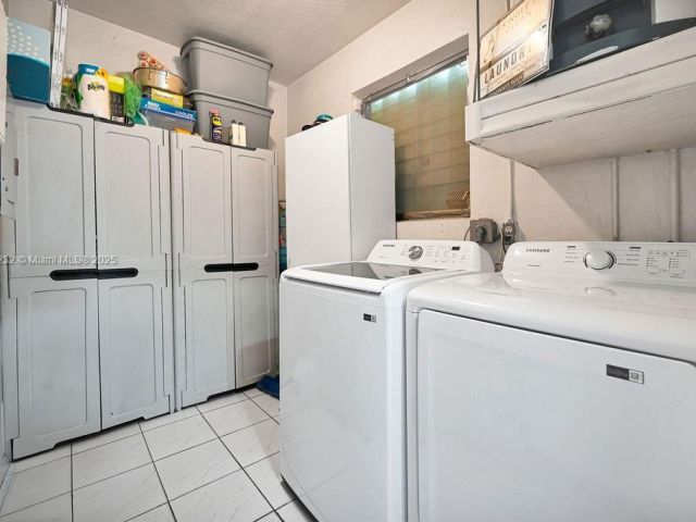 Продажа дома по адресу 713 SW 6th Ave - фото 6062060