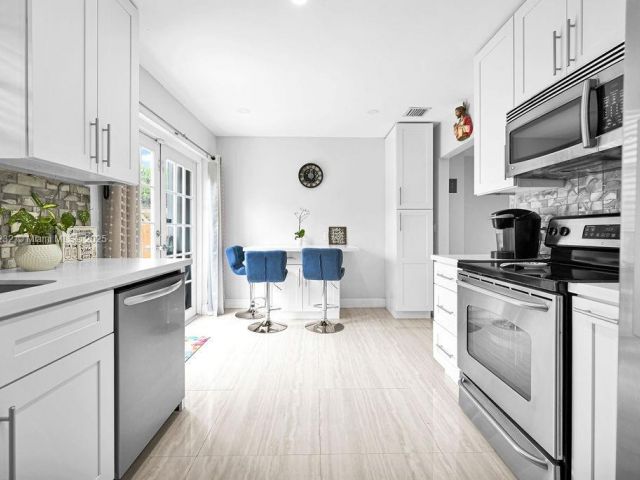 Продажа дома по адресу 713 SW 6th Ave - фото 6062062