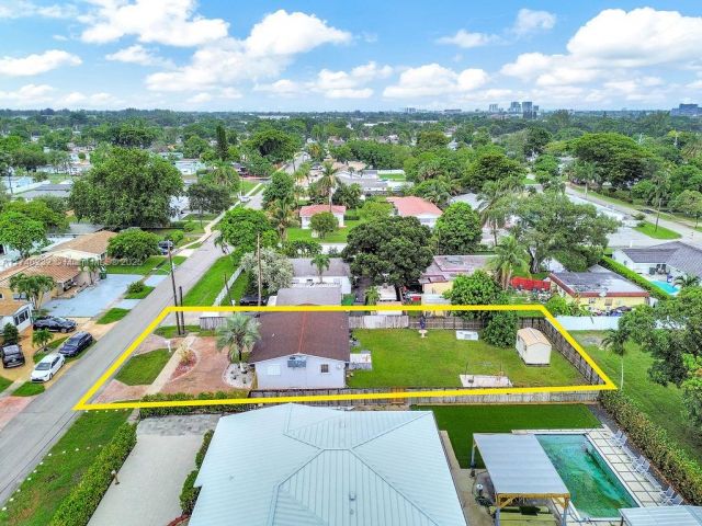 Продажа дома по адресу 713 SW 6th Ave - фото 6062068