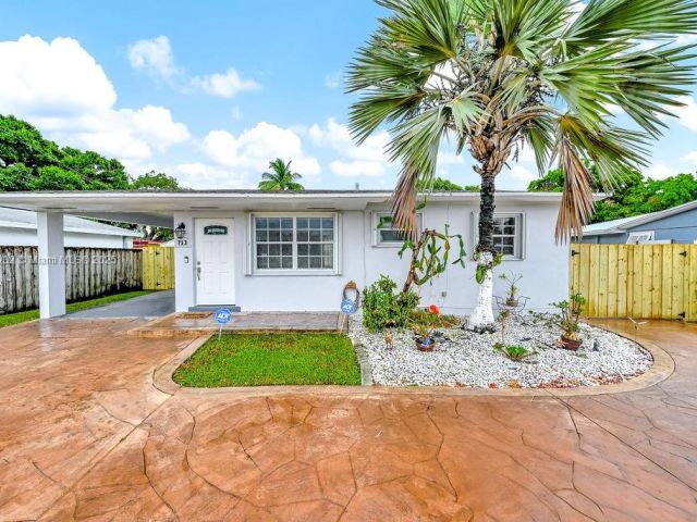 Продажа дома по адресу 713 SW 6th Ave - фото 6062070