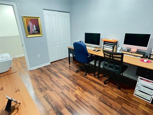 Продажа дома по адресу 3772 NE 9th Ct - фото 6118302