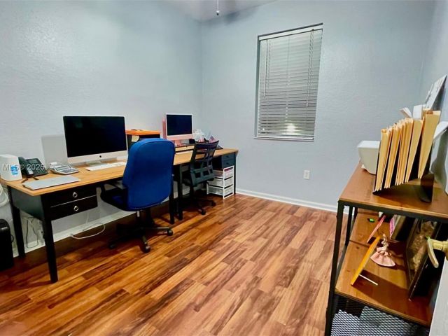 Продажа дома по адресу 3772 NE 9th Ct - фото 6118303