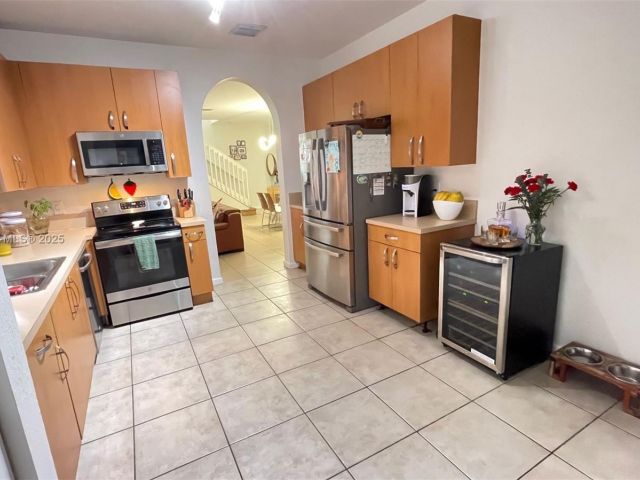 Продажа дома по адресу 3772 NE 9th Ct - фото 6118307