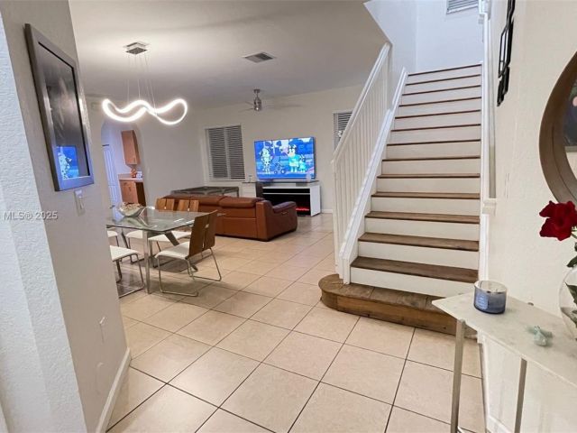 Продажа дома по адресу 3772 NE 9th Ct - фото 6118308