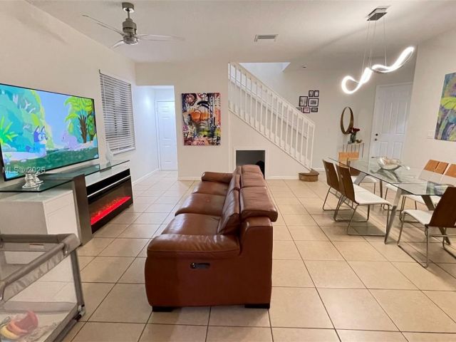 Продажа дома по адресу 3772 NE 9th Ct - фото 6118310