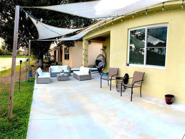 Продажа дома по адресу 3772 NE 9th Ct - фото 6118313