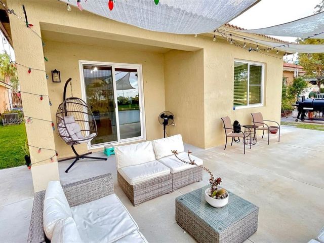 Продажа дома по адресу 3772 NE 9th Ct - фото 6118315