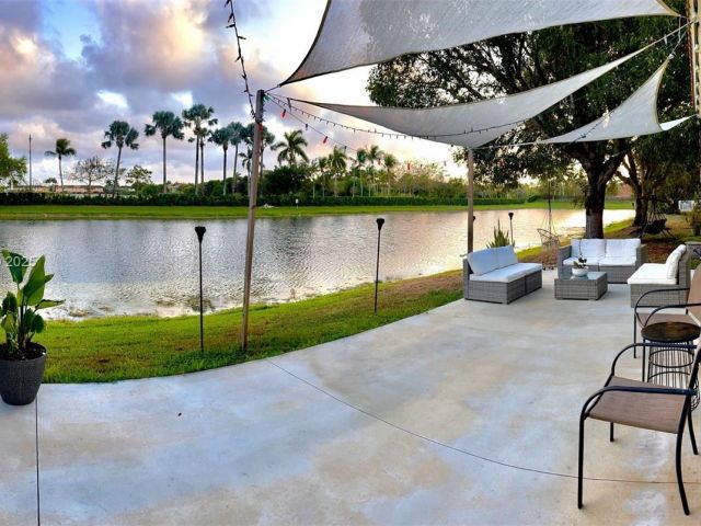 Продажа дома по адресу 3772 NE 9th Ct - фото 6118317