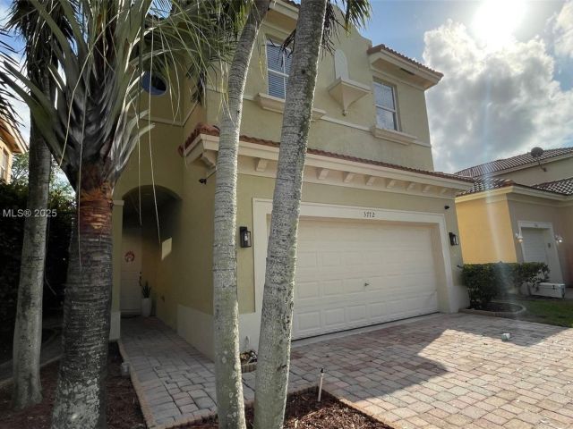 Продажа дома по адресу 3772 NE 9th Ct - фото 6118318