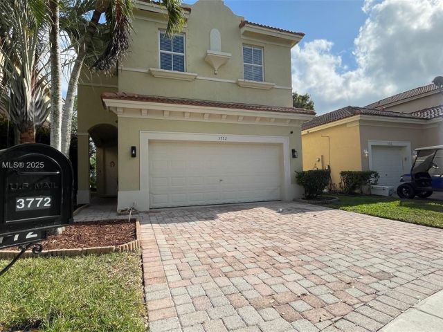 Продажа дома по адресу 3772 NE 9th Ct - фото 6118320