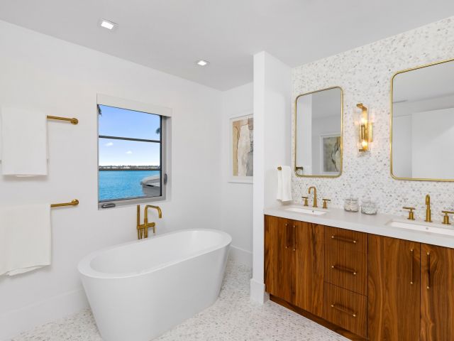 Продажа дома по адресу 2745 S Flagler Drive - фото 5751202