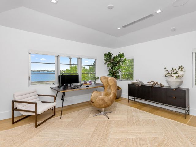 Продажа дома по адресу 2745 S Flagler Drive - фото 5751205