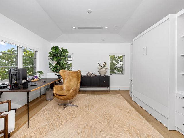 Продажа дома по адресу 2745 S Flagler Drive - фото 5751206