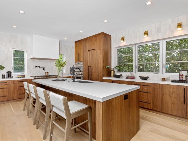 Продажа дома по адресу 2745 S Flagler Drive - фото 5751211