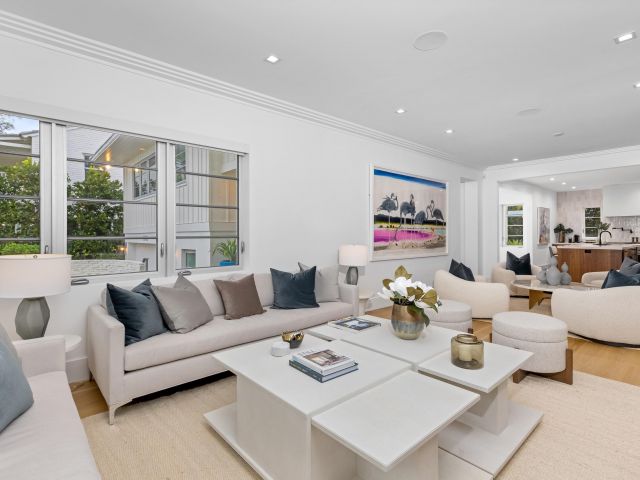 Продажа дома по адресу 2745 S Flagler Drive - фото 5751213