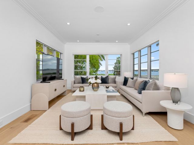 Продажа дома по адресу 2745 S Flagler Drive - фото 5751215