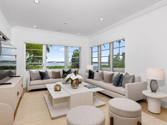 Продажа дома по адресу 2745 S Flagler Drive - фото 5751216