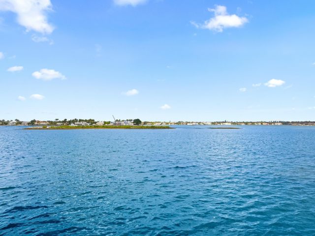 Продажа дома по адресу 2745 S Flagler Drive - фото 5751219