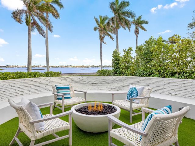 Продажа дома по адресу 2745 S Flagler Drive - фото 5751221