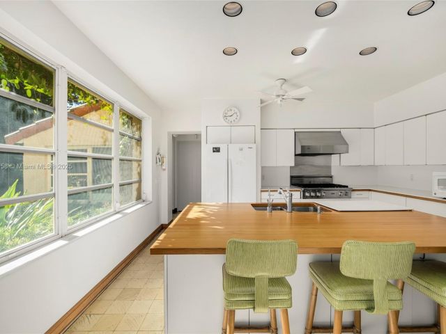 Продажа дома по адресу 4197 S Douglas Rd - фото 6091387