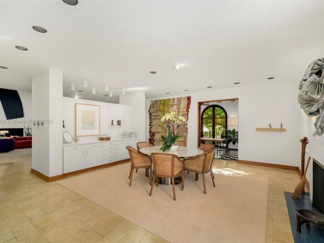 Продажа дома по адресу 4197 S Douglas Rd - фото 6091388