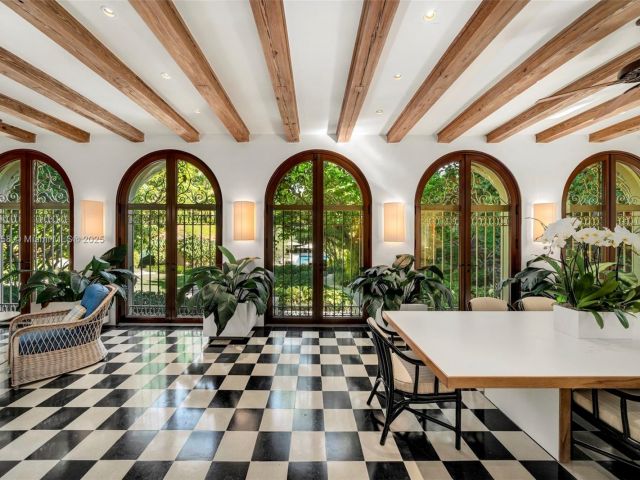 Продажа дома по адресу 4197 S Douglas Rd - фото 6091389