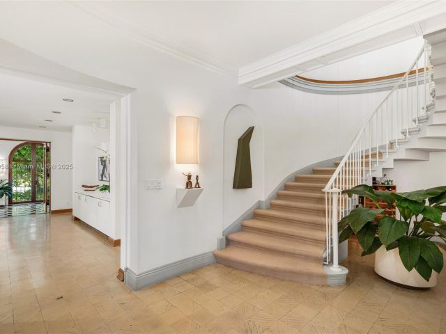 Продажа дома по адресу 4197 S Douglas Rd - фото 6091393