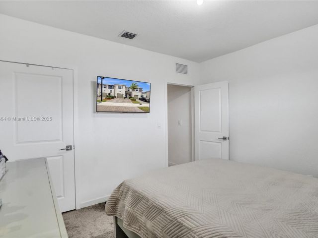 Продажа дома по адресу 838 SE 17th St - фото 5599138