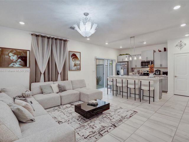 Продажа дома по адресу 838 SE 17th St - фото 5599141