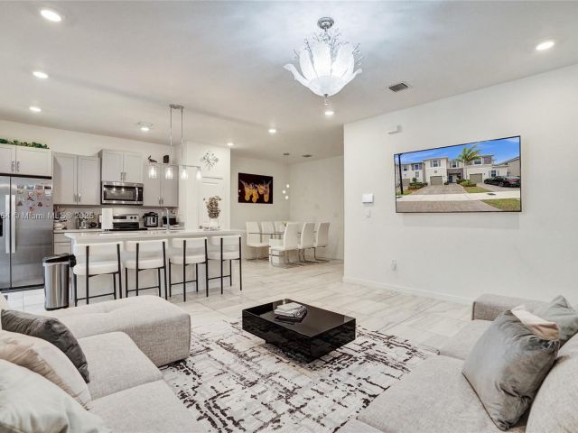 Продажа дома по адресу 838 SE 17th St - фото 5599142