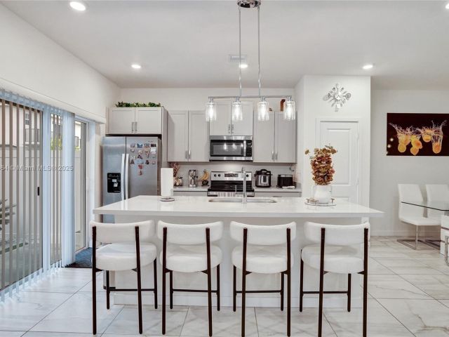 Продажа дома по адресу 838 SE 17th St - фото 5599143