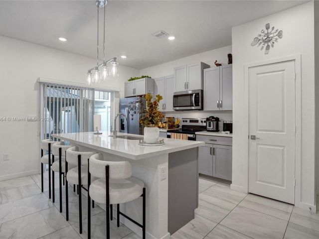 Продажа дома по адресу 838 SE 17th St - фото 5599146