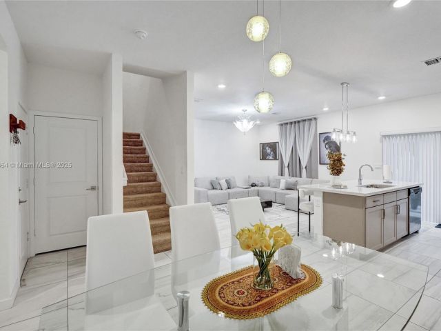 Продажа дома по адресу 838 SE 17th St - фото 5599148