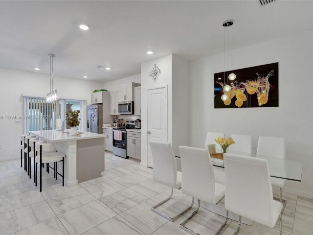 Продажа дома по адресу 838 SE 17th St - фото 5599149