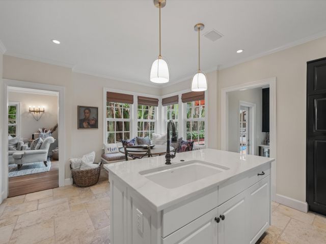 Продажа дома по адресу 2411 Aravale Road - фото 6405416