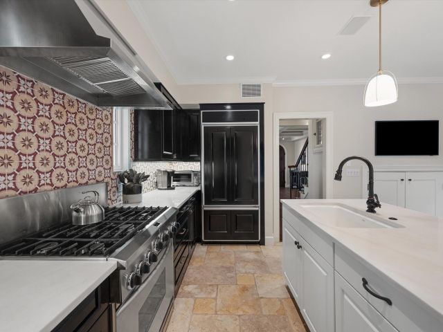 Продажа дома по адресу 2411 Aravale Road - фото 6405417