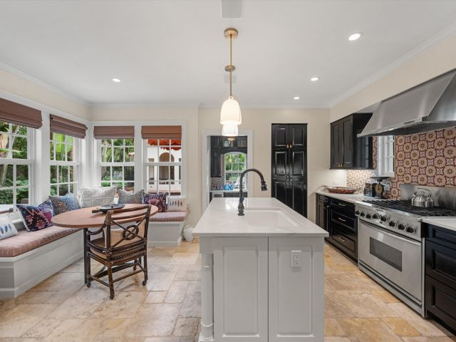 Продажа дома по адресу 2411 Aravale Road - фото 6405421