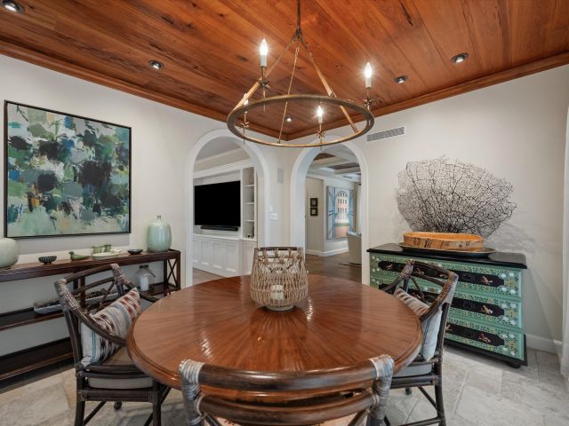 Продажа дома по адресу 2411 Aravale Road - фото 6405426