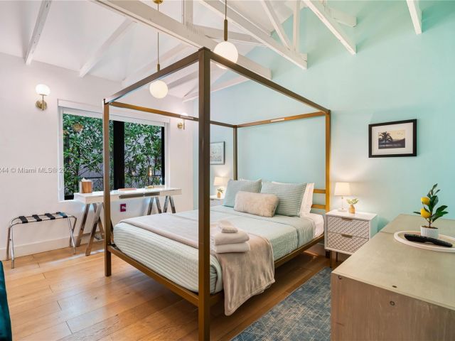 Дом в аренду по адресу 524 Oleander Dr - фото 5524061