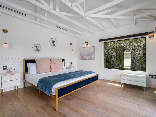 Дом в аренду по адресу 524 Oleander Dr - фото 5524064